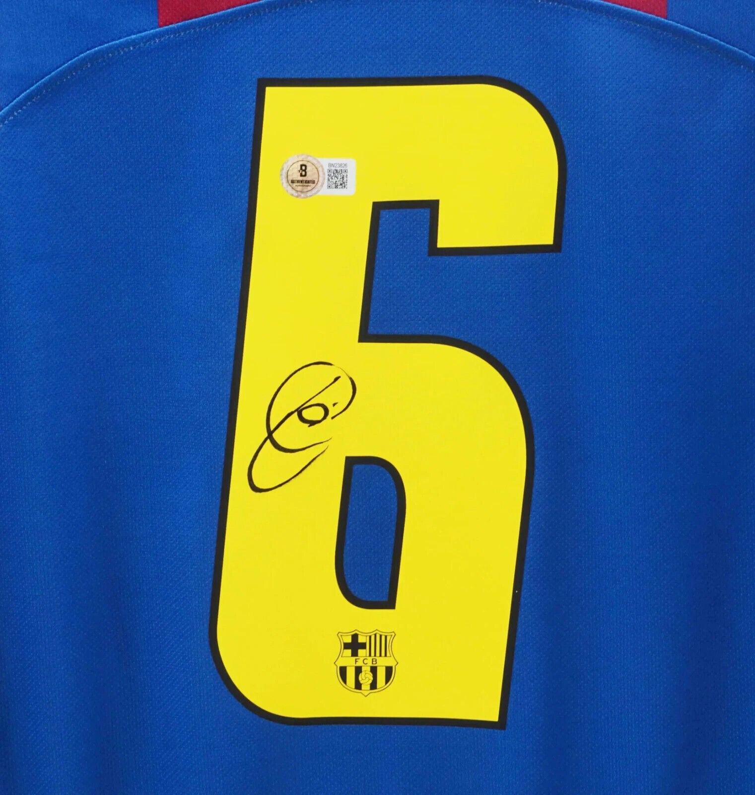 Xavi Hernandez Signed FC Barcelona Home Soccer Jersey #6 with Beckett COA